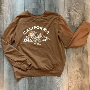 Cute, comfy sweatshirt! Great for Fall Outings or just laying around the house!